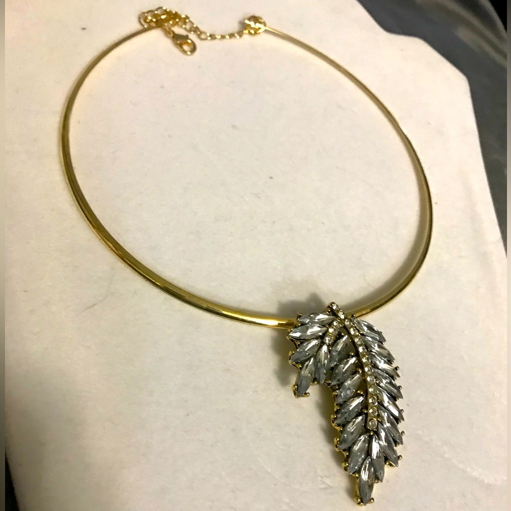 Choker gold with crystal leaf